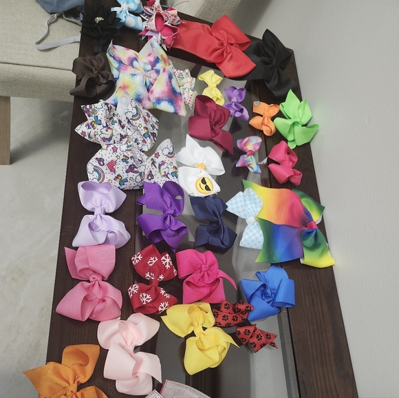 Lot of Girls Bows, Assorted colors - Picture 2 of 2